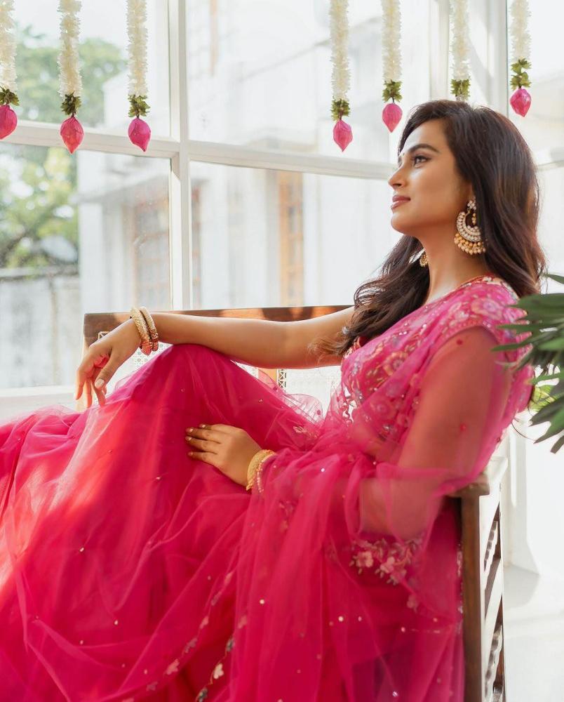 ramya-pandian-latest-hot-photos